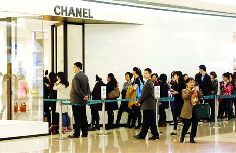 微商便宜的高檔化妝品和奢侈品哪來的？低價貨源之代購