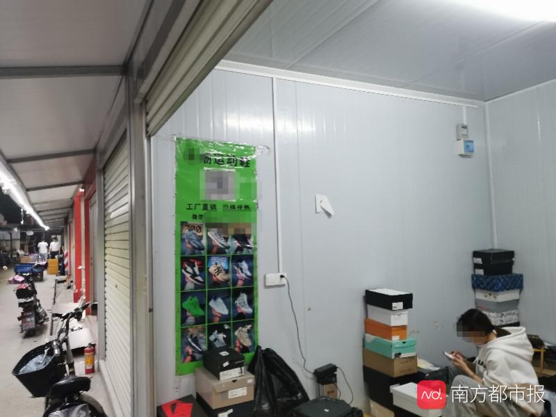 南都暗訪假名牌鞋中轉(zhuǎn)鬼市：180元買LV，小票證書5元購
