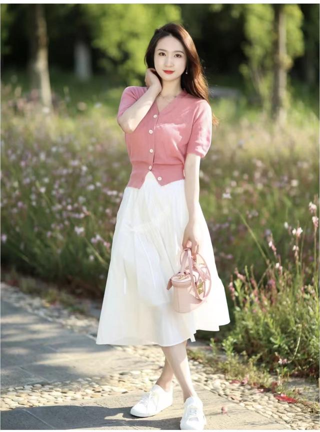 網(wǎng)紗半身裙搭配什么上衣好看學生（夏季網(wǎng)紗半身裙搭配什么上衣好看）