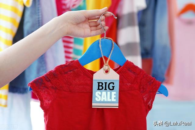 開(kāi)一個(gè)服裝店得多少錢(qián)（開(kāi)服裝店利潤(rùn)多少合適）