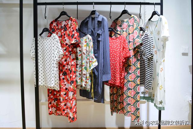 兒童品牌折扣店的貨源都在哪里進(jìn)貨，兒童品牌折扣店代理貨源怎么找