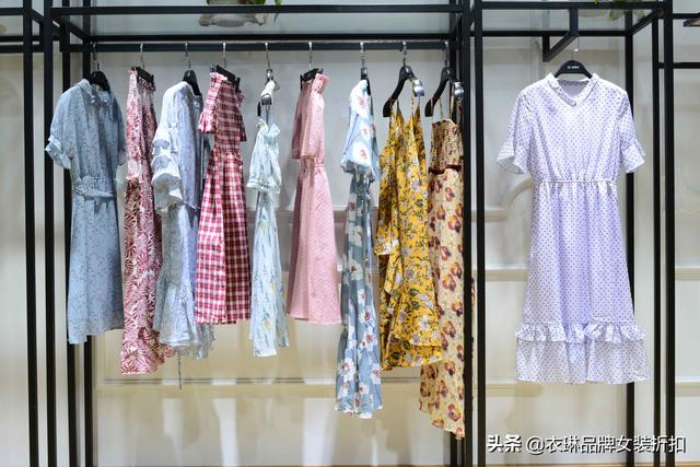 我想開個服裝店怎么找貨源呢，我想開個服裝店怎么找貨源呢視頻