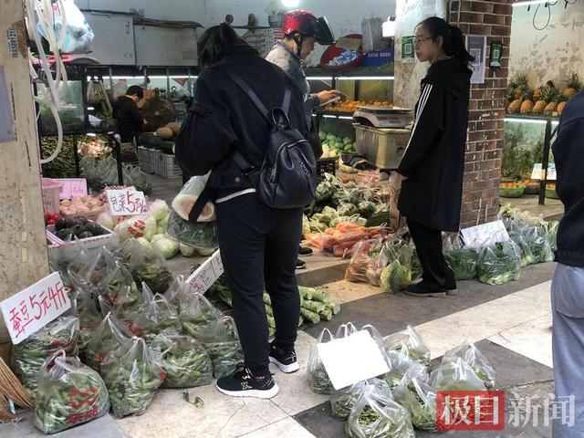 2-10元店貨源批發(fā)衣服，2-10元店貨源批發(fā)哪里批發(fā)便宜