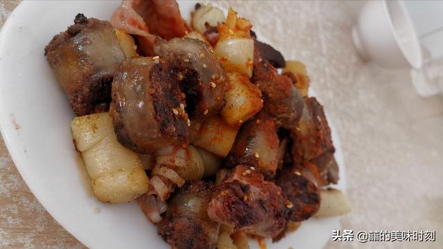 大街賣(mài)的淀粉腸什么做的，淀粉腸超市有賣(mài)嗎？