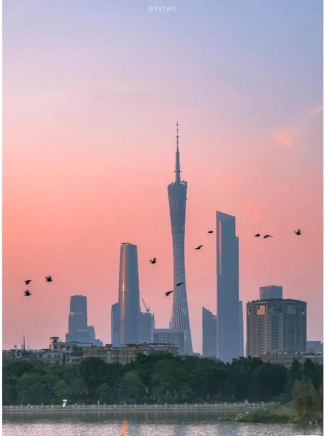 廣州十三行服裝批發(fā)在哪個(gè)區(qū)哪條街，廣州十三行服裝批發(fā)在哪個(gè)區(qū)哪條街道？