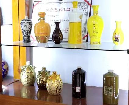 陶瓷酒壇批發(fā)廠家，陶瓷酒壇批發(fā)廠家直銷？