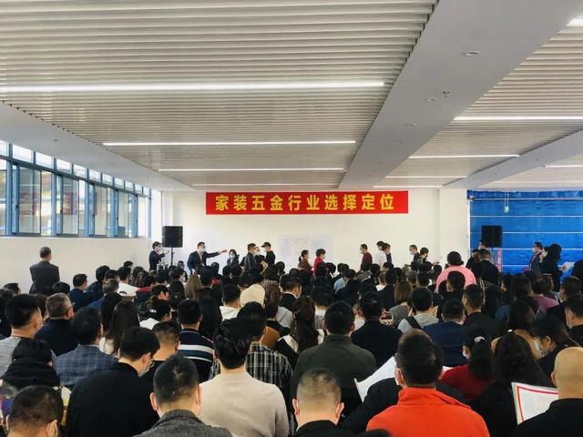義烏五愛庫(kù)存市場(chǎng)服裝批發(fā)市場(chǎng)地址，義烏五愛庫(kù)存市場(chǎng)服裝批發(fā)市場(chǎng)地址電話？