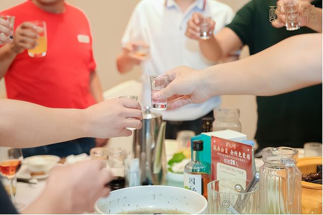 瓊臺(tái)酒業(yè)代理?xiàng)l件醉仙洞，瓊臺(tái)酒業(yè)醉仙洞多少錢？