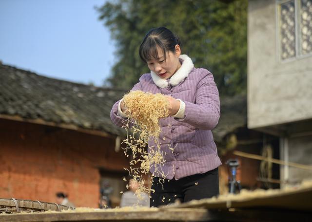 女鞋貨源網(wǎng)店代發(fā)貨，女鞋貨源網(wǎng)店代發(fā)貨是真的嗎？