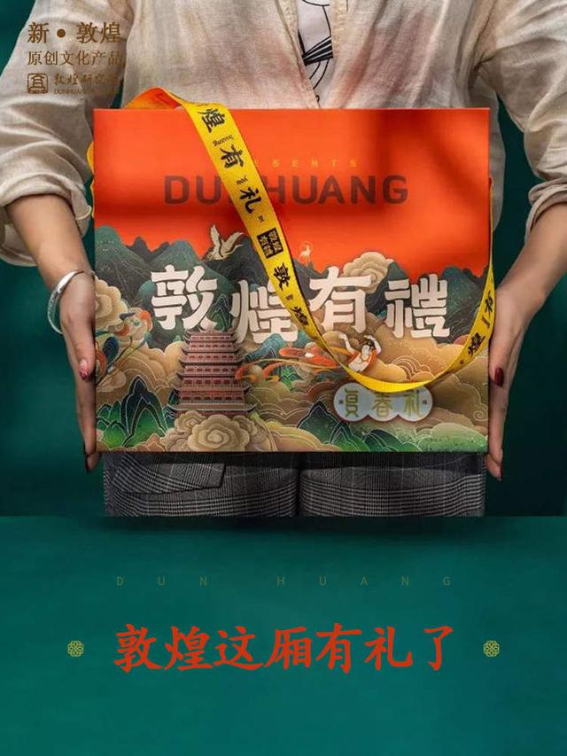 過年送啥禮？故宮推限定彩妝盒、大英博物館“最火的貓”變身“五福臨萌”……__我們的年味兒