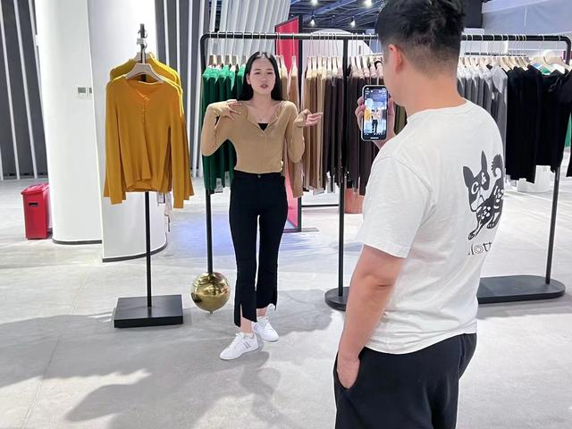 淘寶直播賣衣服貨源，淘寶直播賣衣服貨源怎么解決？