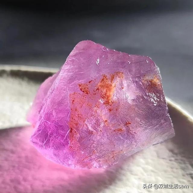 果凍般的螢石礦標(biāo)，想來咬一口嗎？