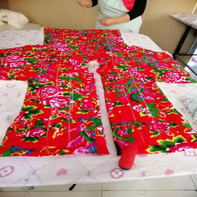 微商賣服裝貨源怎么找，微商賣服裝貨源怎么找客戶？