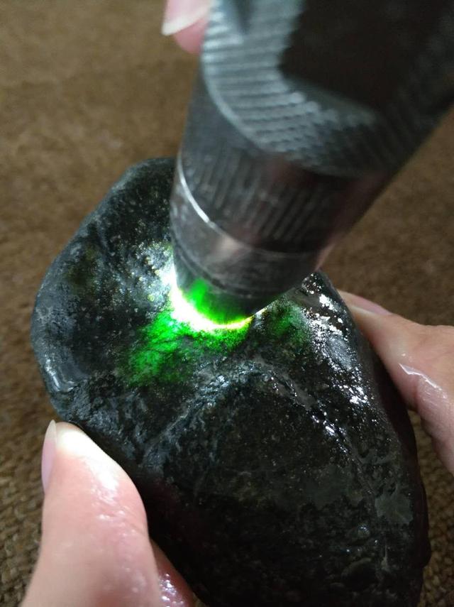 拼多多上的原石毛料是真的嗎，拼多多賣的玉石原料是真的嗎？
