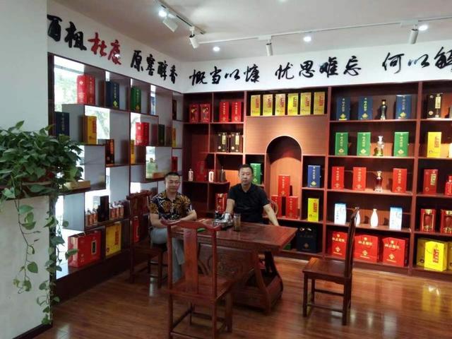 白酒市場(chǎng)虛虛實(shí)實(shí)，怎么還有人敢在線(xiàn)上買(mǎi)酒？大家看完就懂了