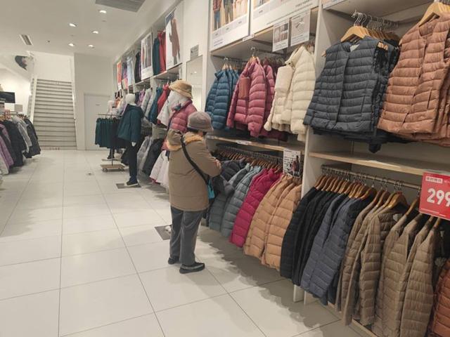 千仞崗羽絨服官方旗艦店女式新款，千仞崗？